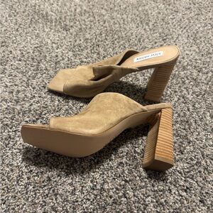 Women tan suede high heel mule shoes. Brand new. Steve Madden size 10